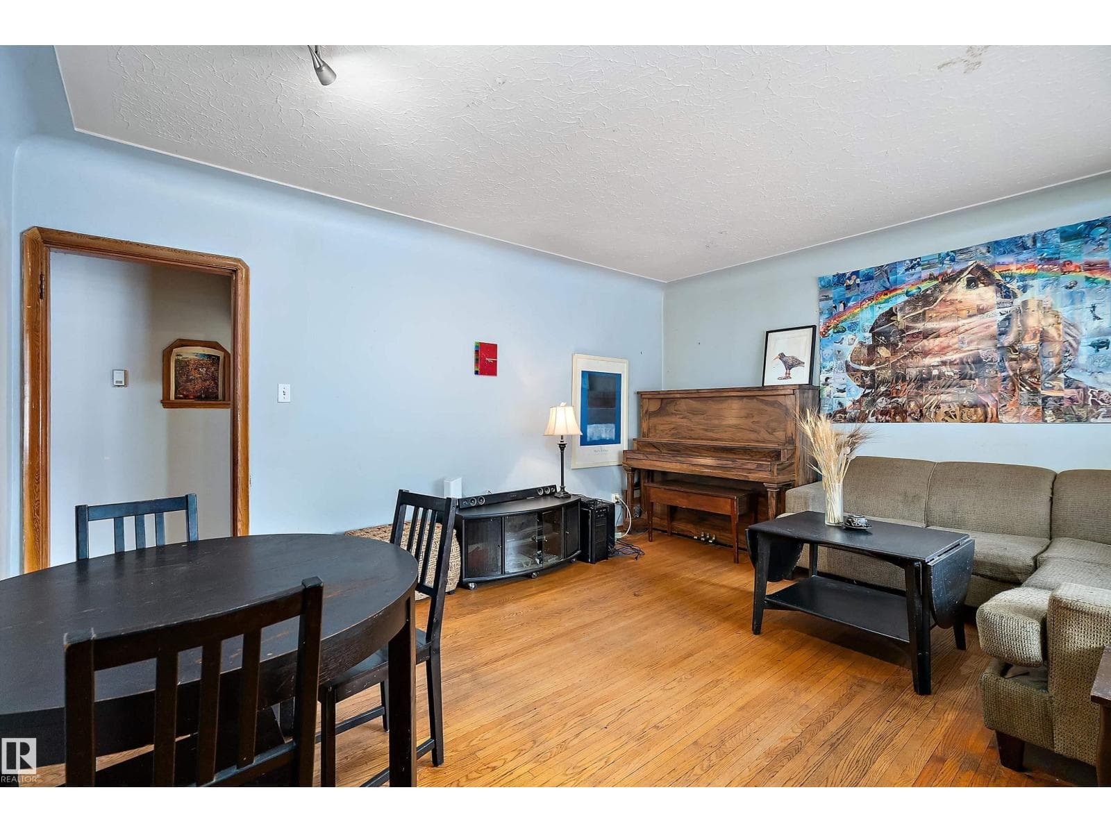 10124 88 AV NW photo 3