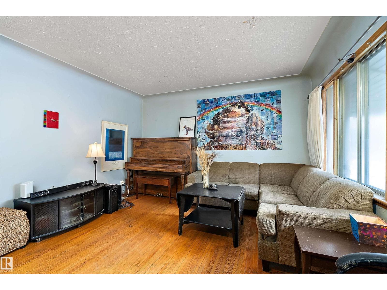 10124 88 AV NW photo 4