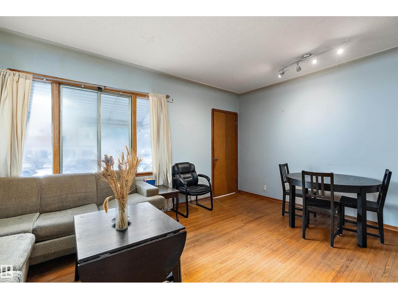 10124 88 AV NW photo 5