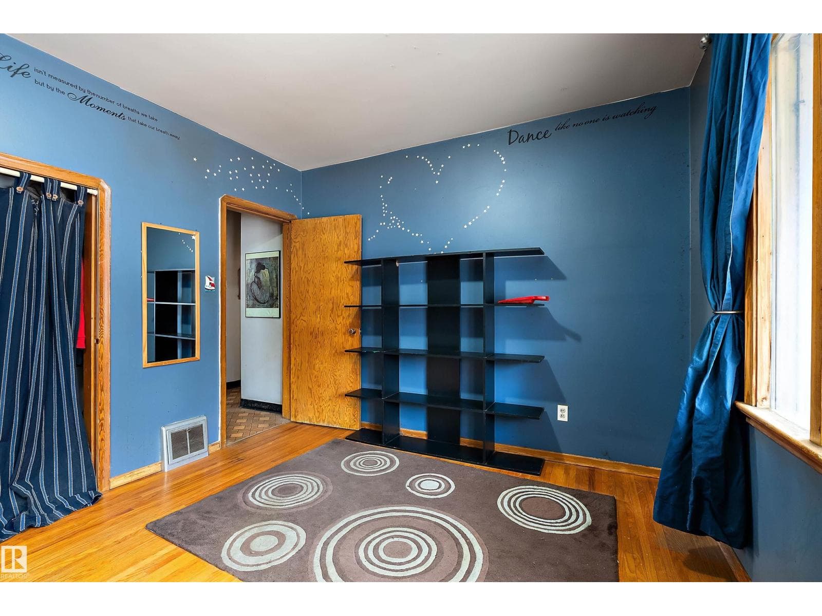10124 88 AV NW photo 9