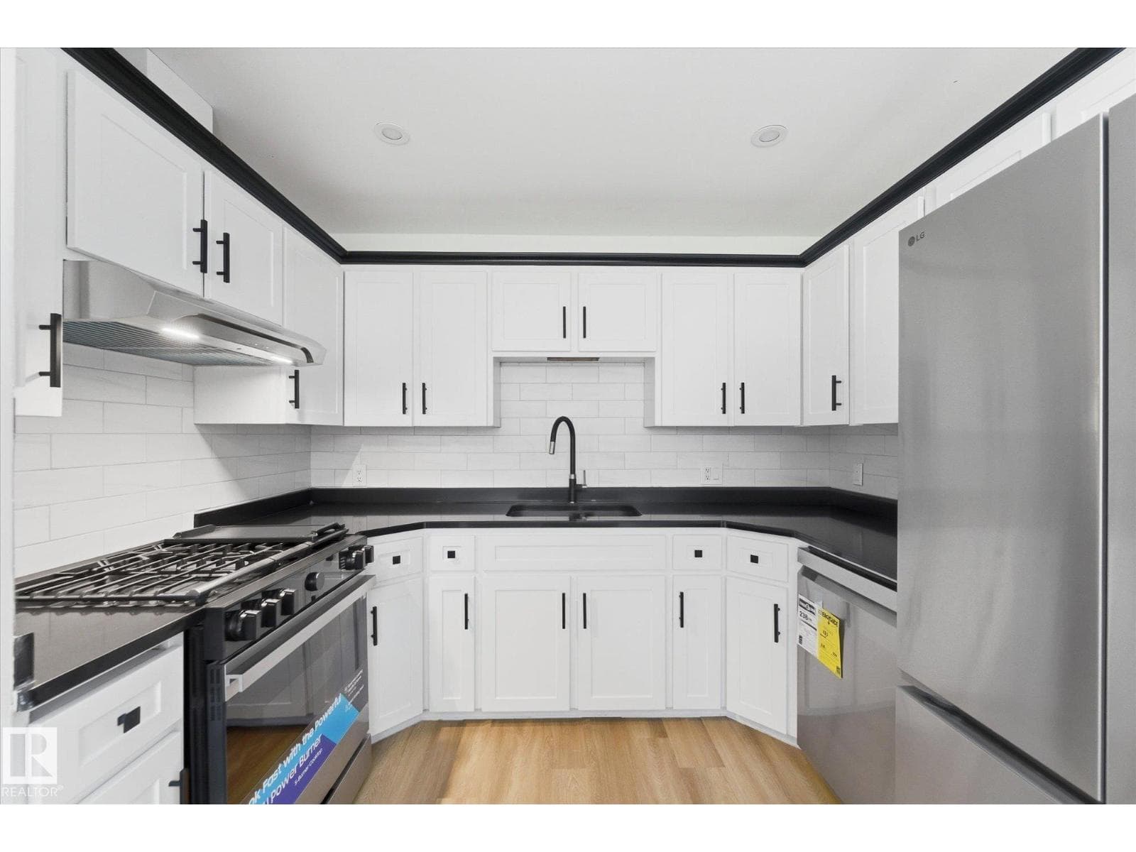 4224 110 ST NW photo 5