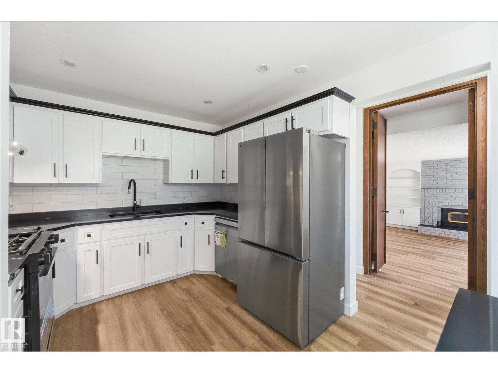 4224 110 ST NW photo 6
