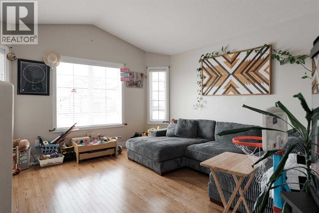 105 Elderberry Street photo 4