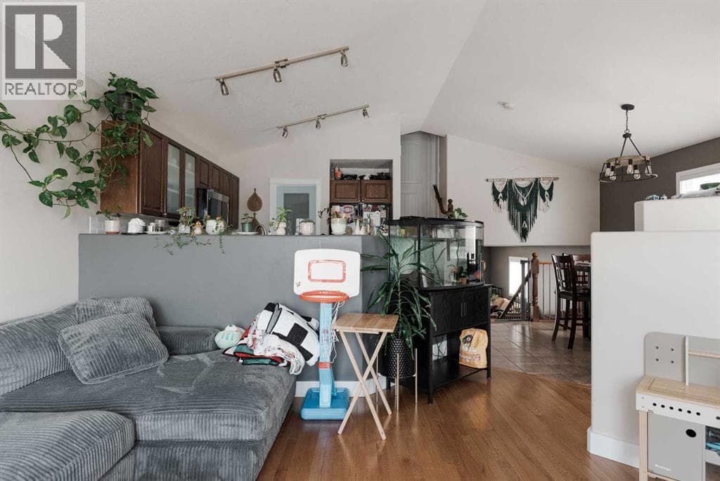 105 Elderberry Street photo 7