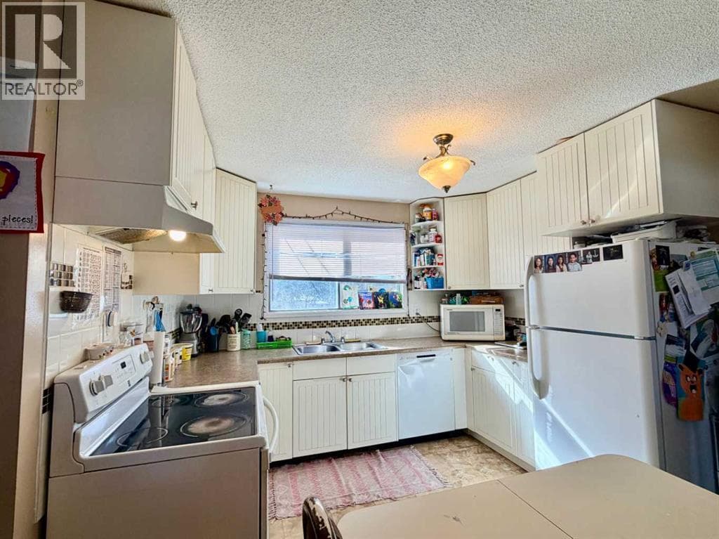 5126 56 Street photo 7