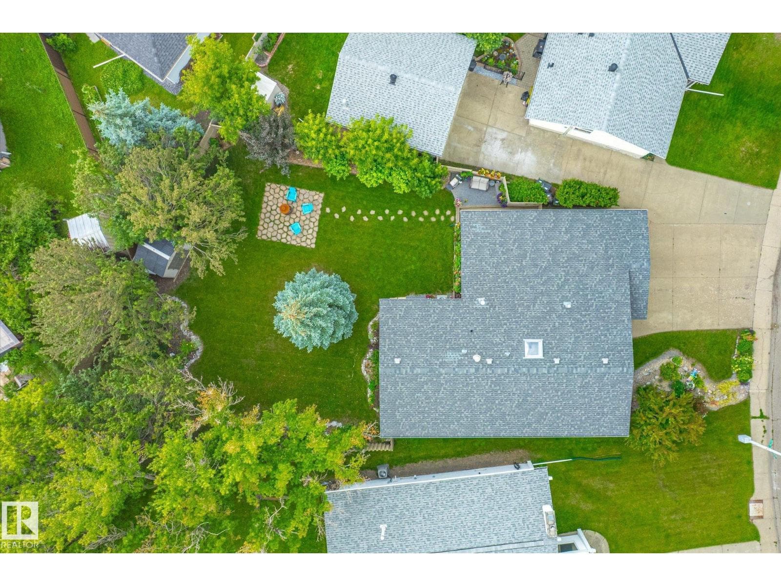 10339 36A AV NW photo 3