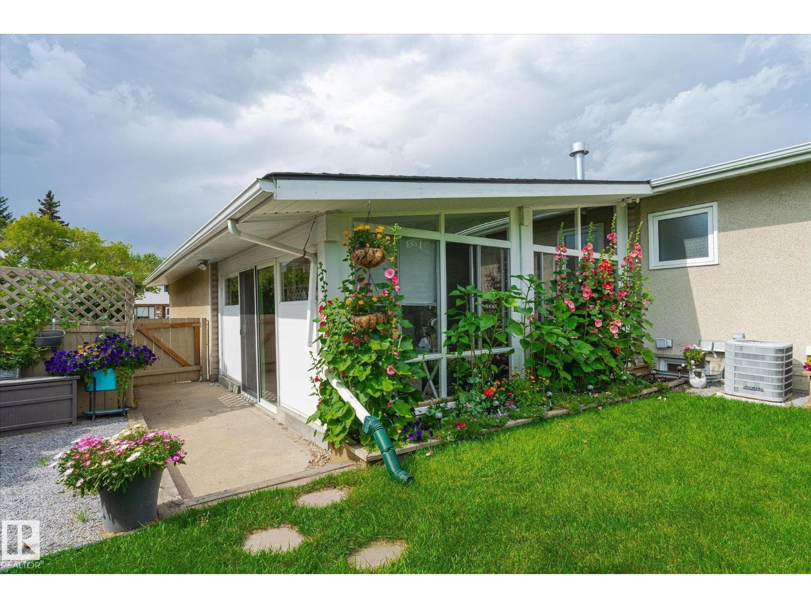 10339 36A AV NW photo 8
