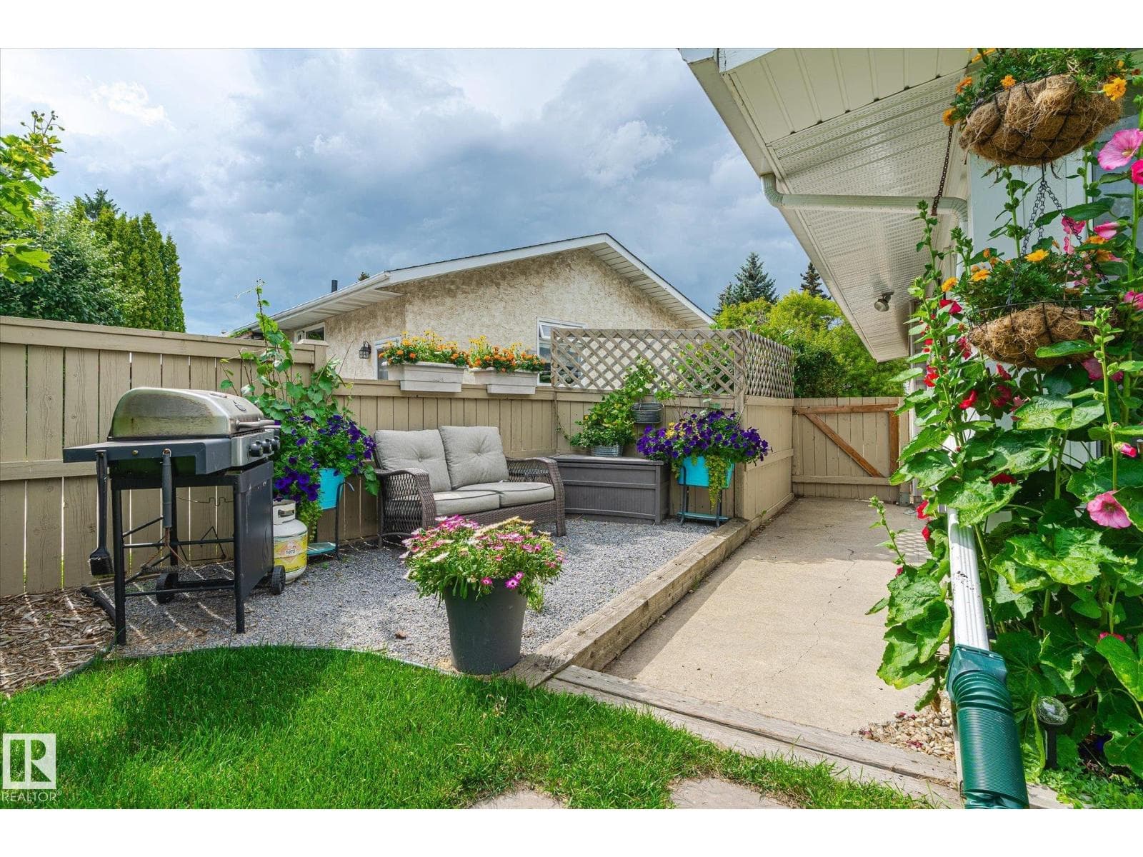 10339 36A AV NW photo 9