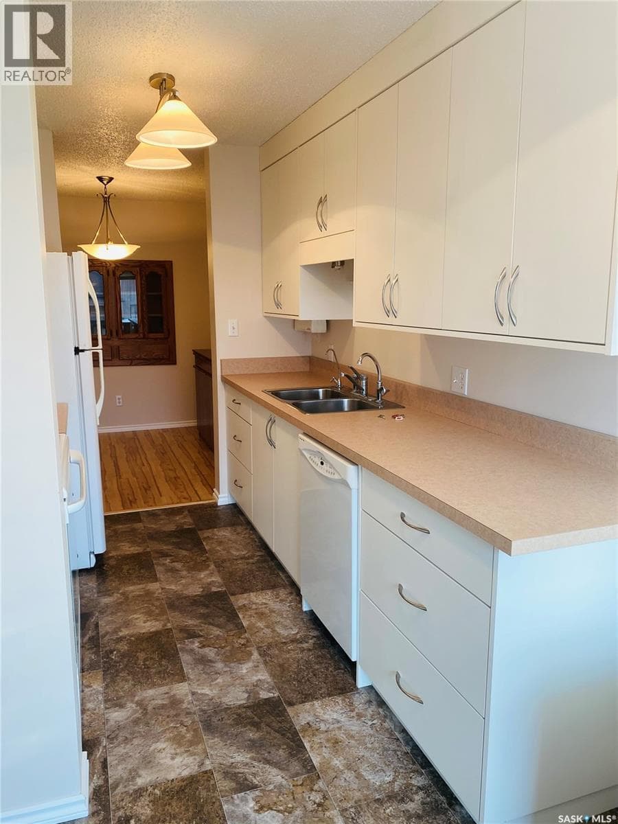 7 111 Fenson CRESCENT — photo 3