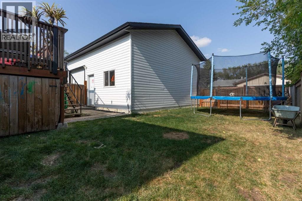 6122 32 Avenue — photo 3