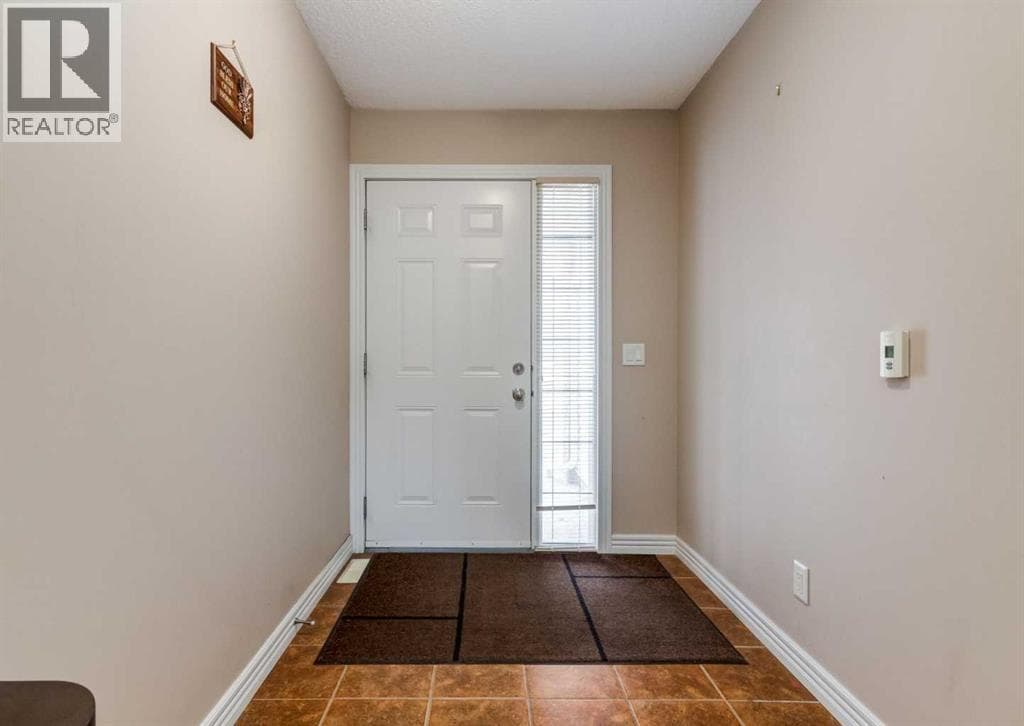 12 Royal Oak Lane NW — photo 3