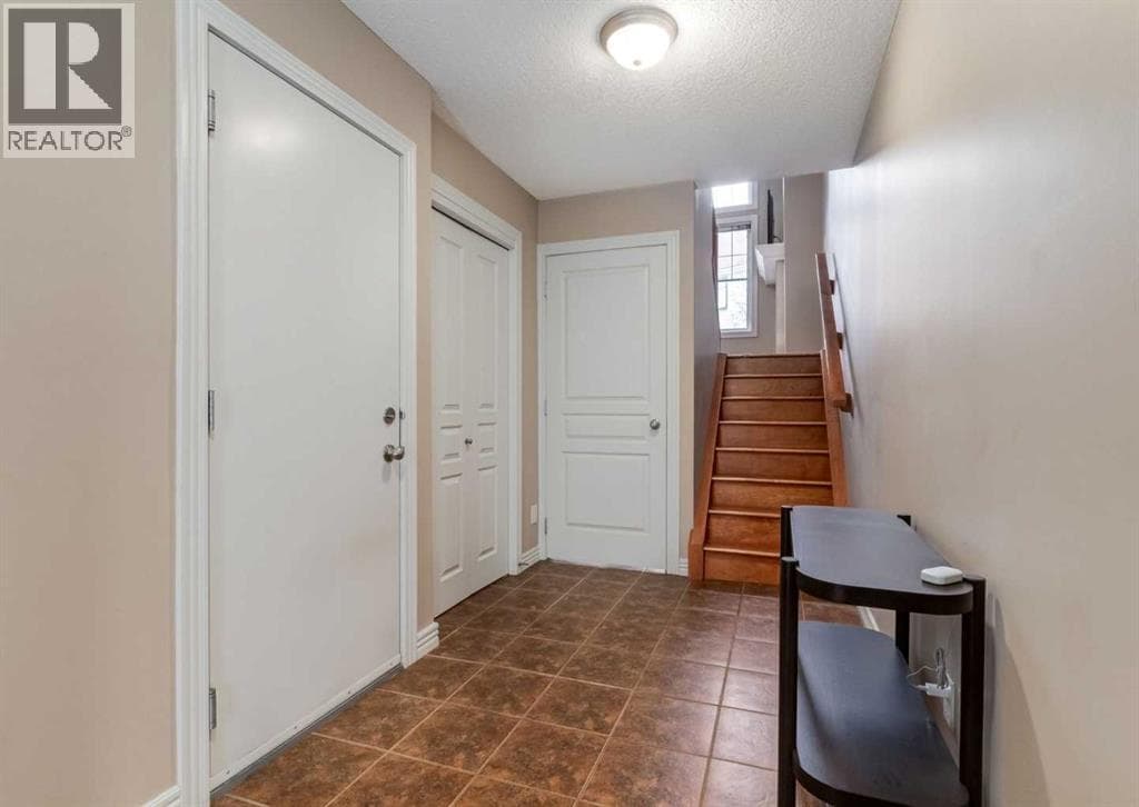 12 Royal Oak Lane NW — photo 4