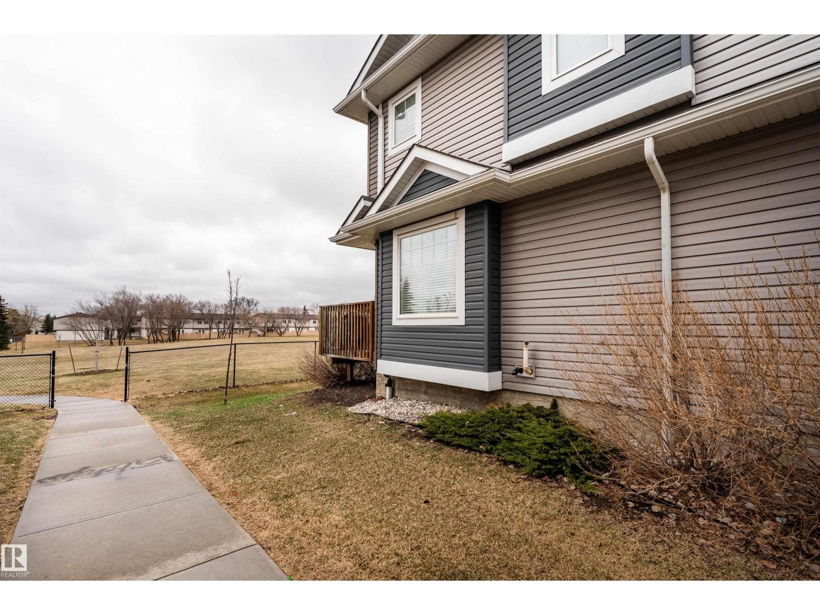 #15 5203 149 AV NW — photo 3
