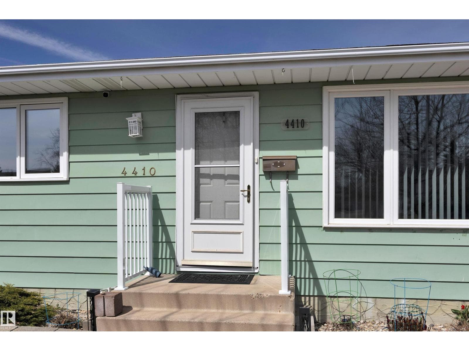 4410 42B AV — photo 4