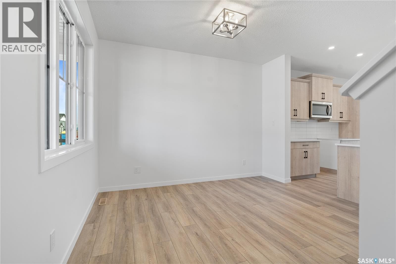 3151 Bowen STREET — photo 2