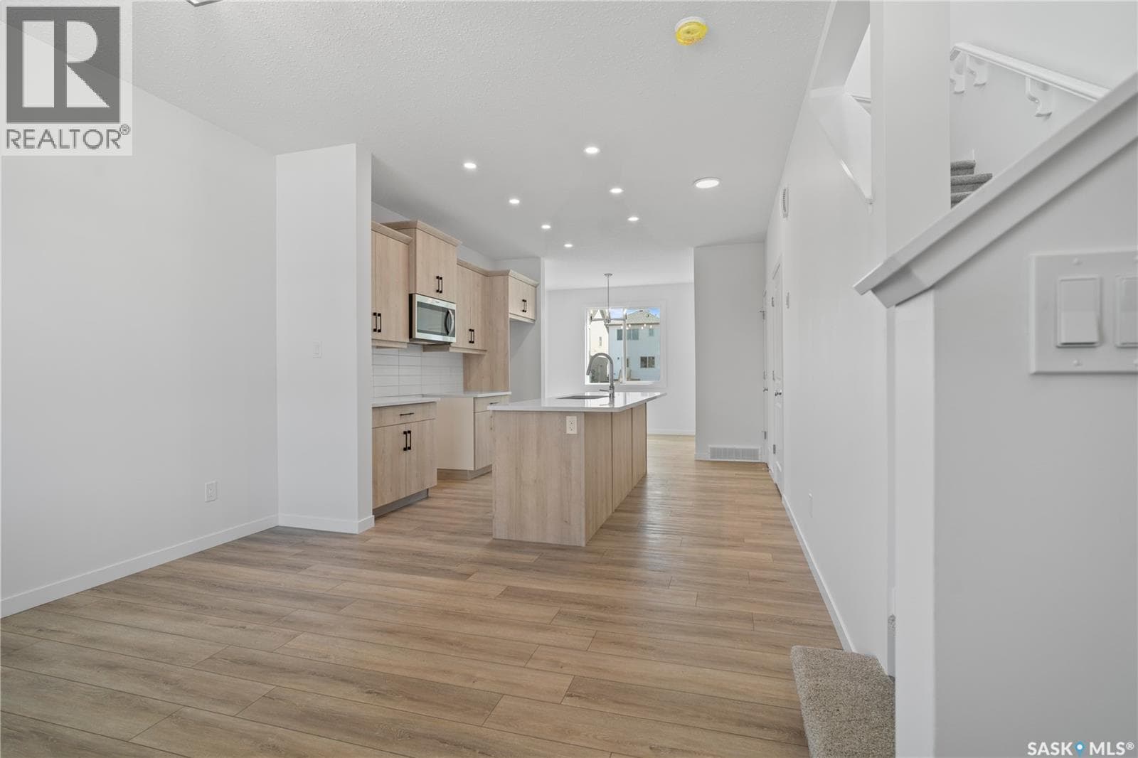 3151 Bowen STREET — photo 3