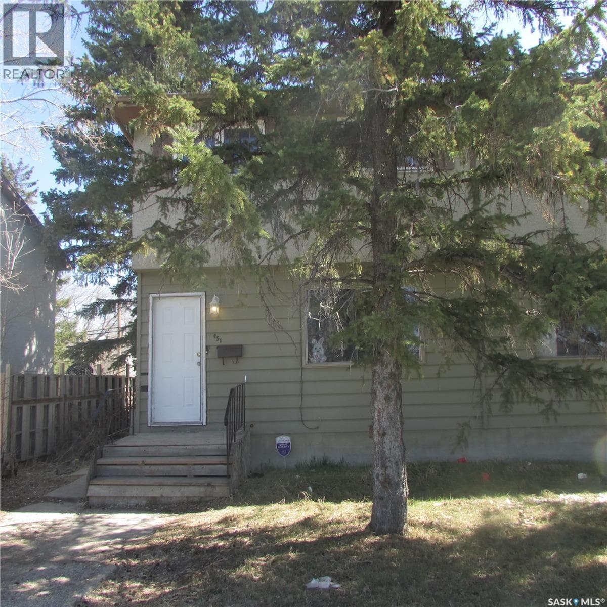 451 McIntosh STREET — photo 2