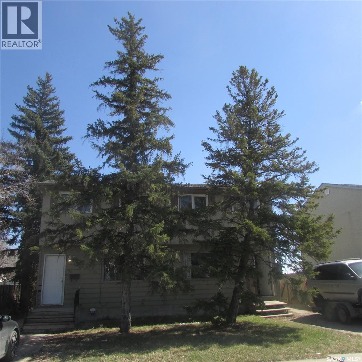 451 McIntosh STREET — photo 3