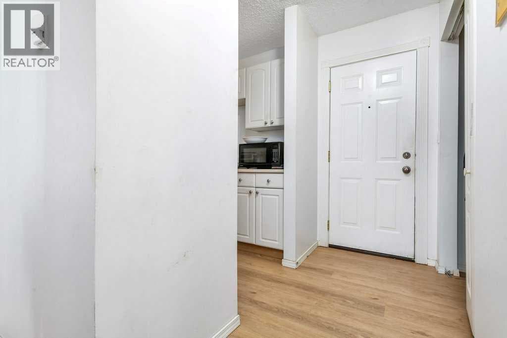 204, 4904 54 Street — photo 2