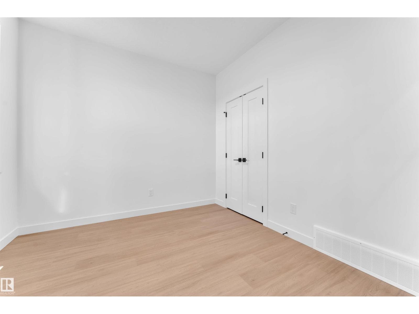 30 TILIA PL — photo 4