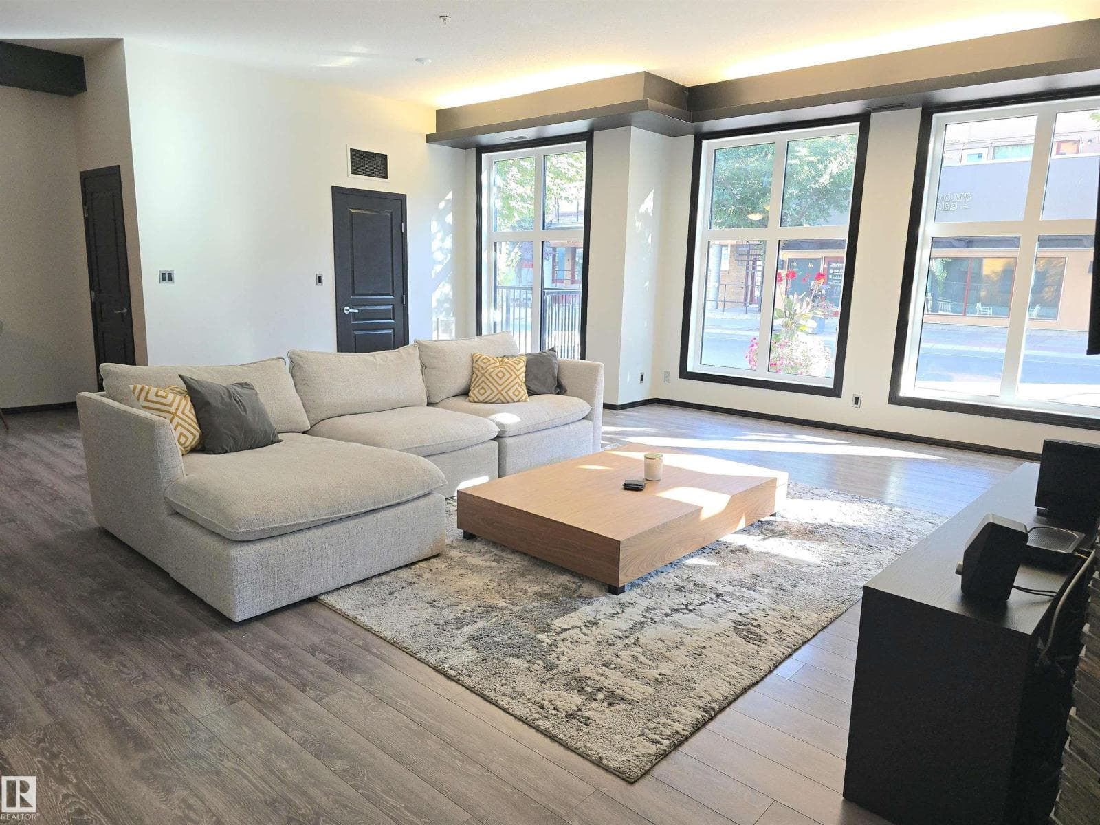 #106 10531 117 ST NW