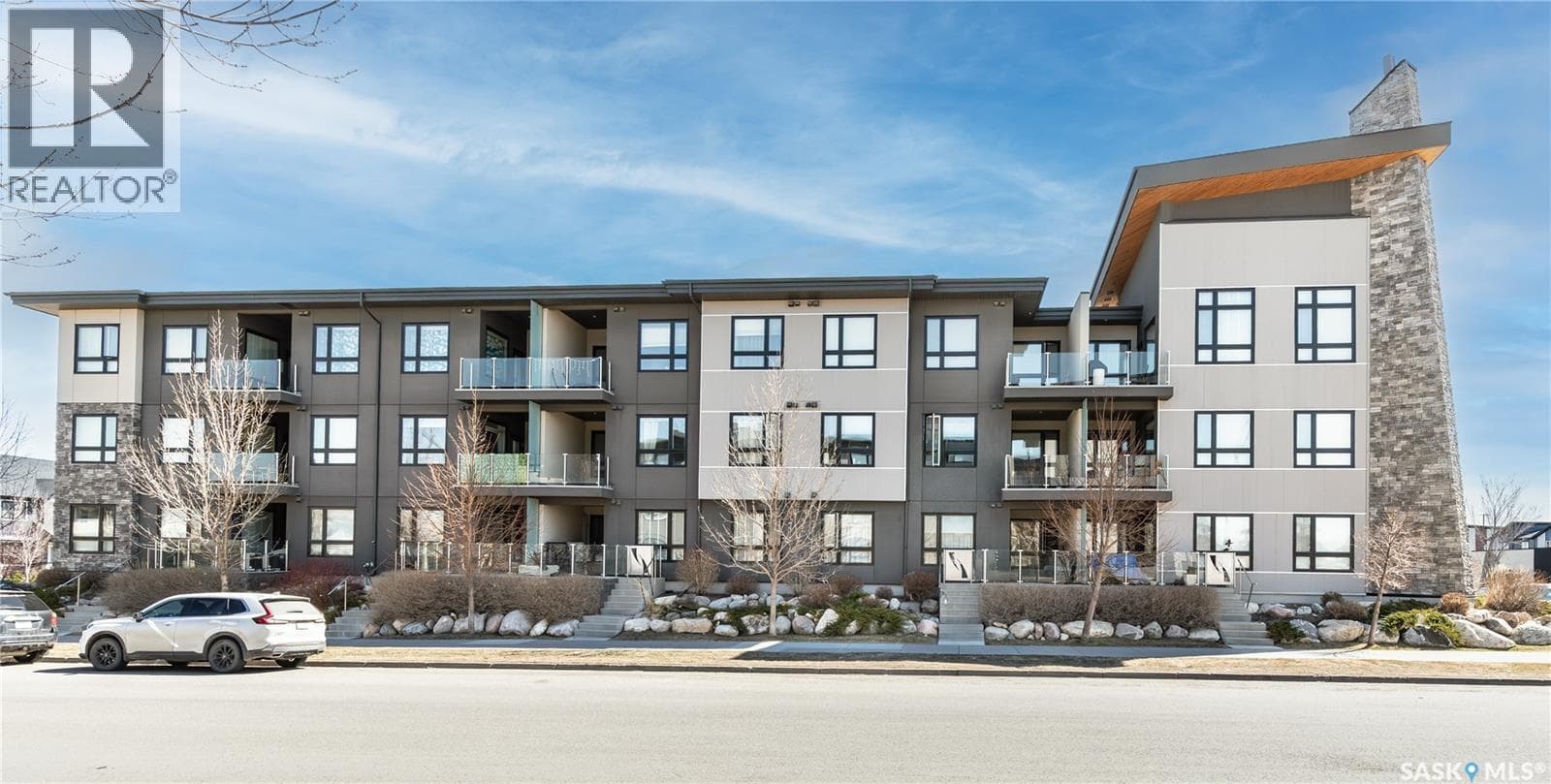 122 223 Evergreen SQUARE — photo 2