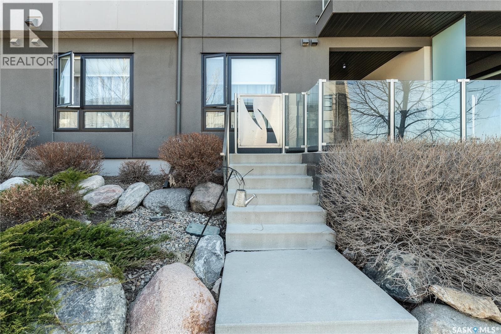 122 223 Evergreen SQUARE — photo 3