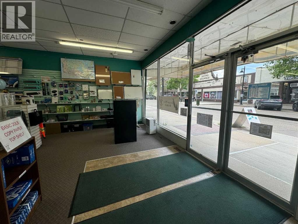 5026 50 Avenue — photo 3