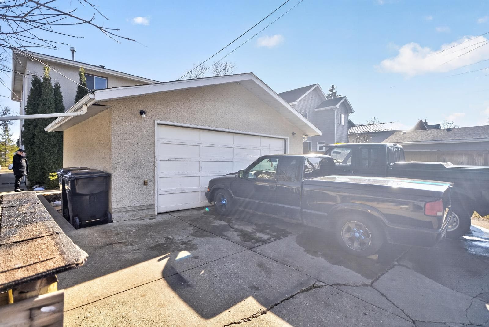 9732 75 Ave NW, Edmonton, AB T6E 1H8, Canada — photo 4