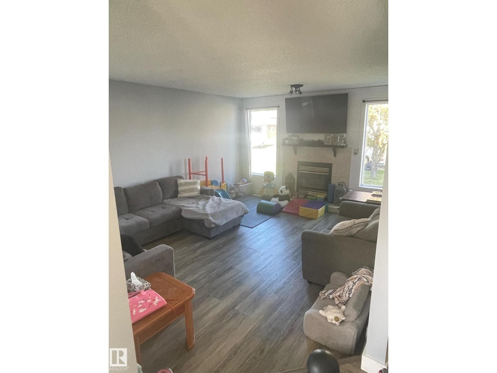 5108 58 AV — photo 5