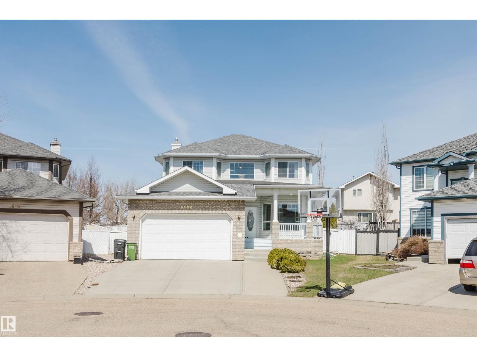8608 160A AV NW