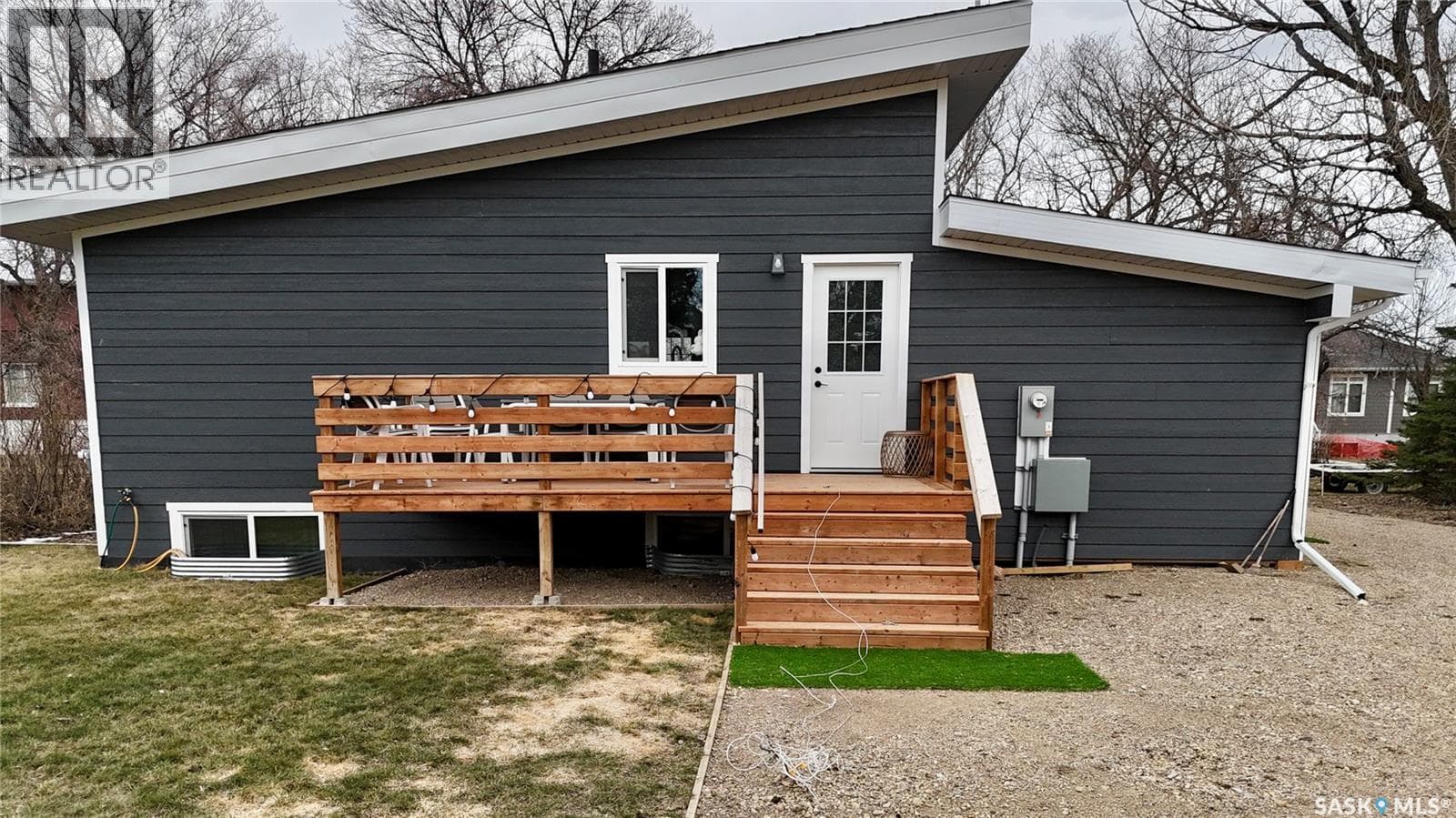 210 Coulthard STREET — photo 2