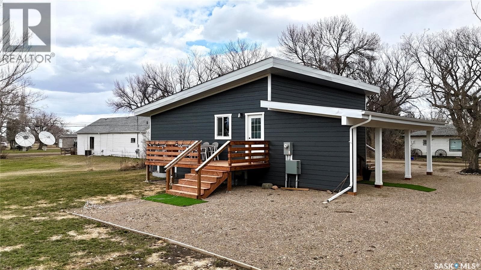210 Coulthard STREET — photo 3