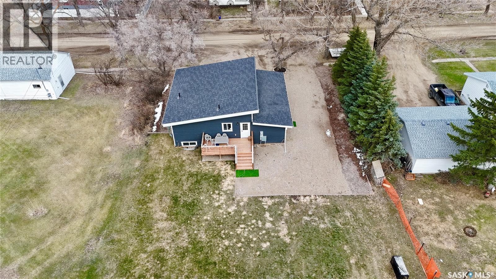 210 Coulthard STREET — photo 4