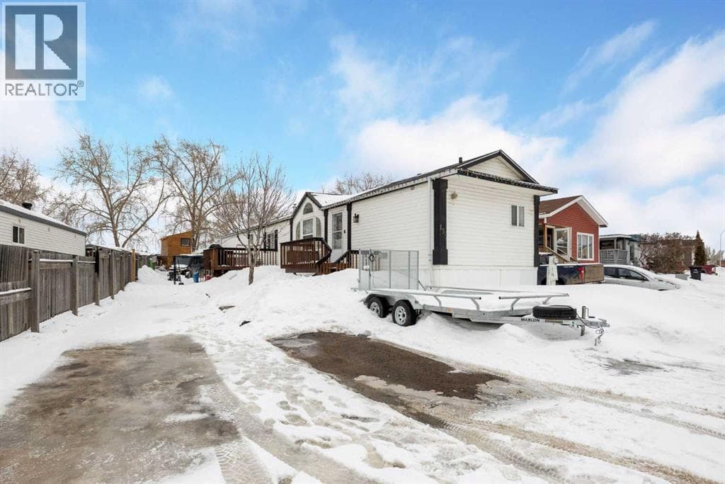157 Grandview Crescent — photo 2