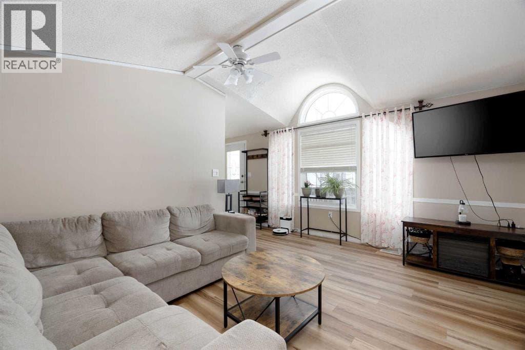 157 Grandview Crescent — photo 4
