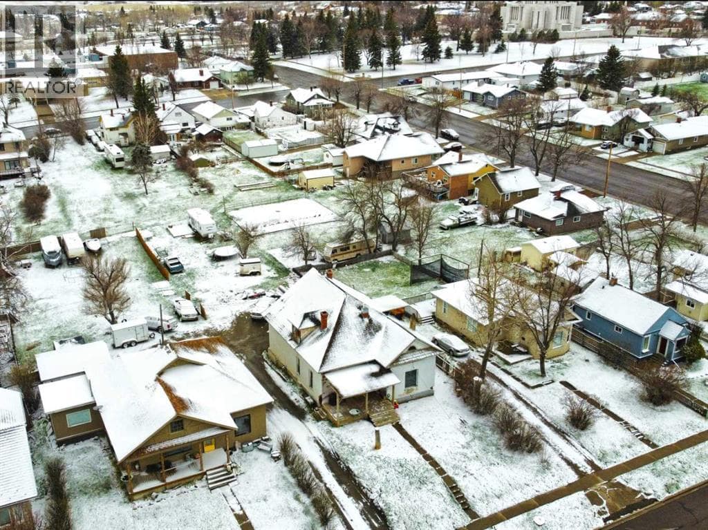 162 2 Avenue W photo 2