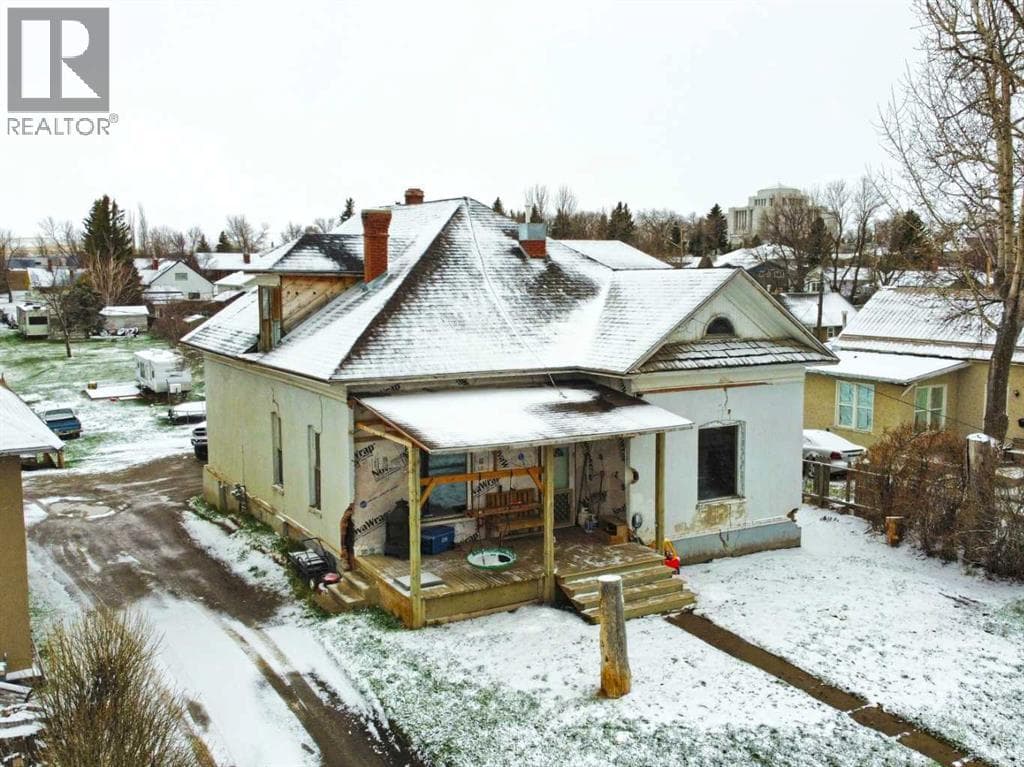 6 bed 2 bath single family at 162 2 Avenue W — $179,900