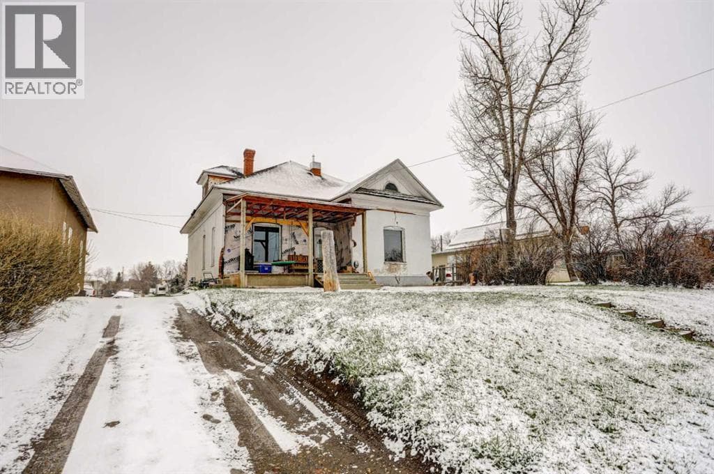 162 2 Avenue W photo 3