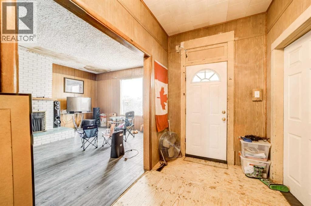 162 2 Avenue W photo 5