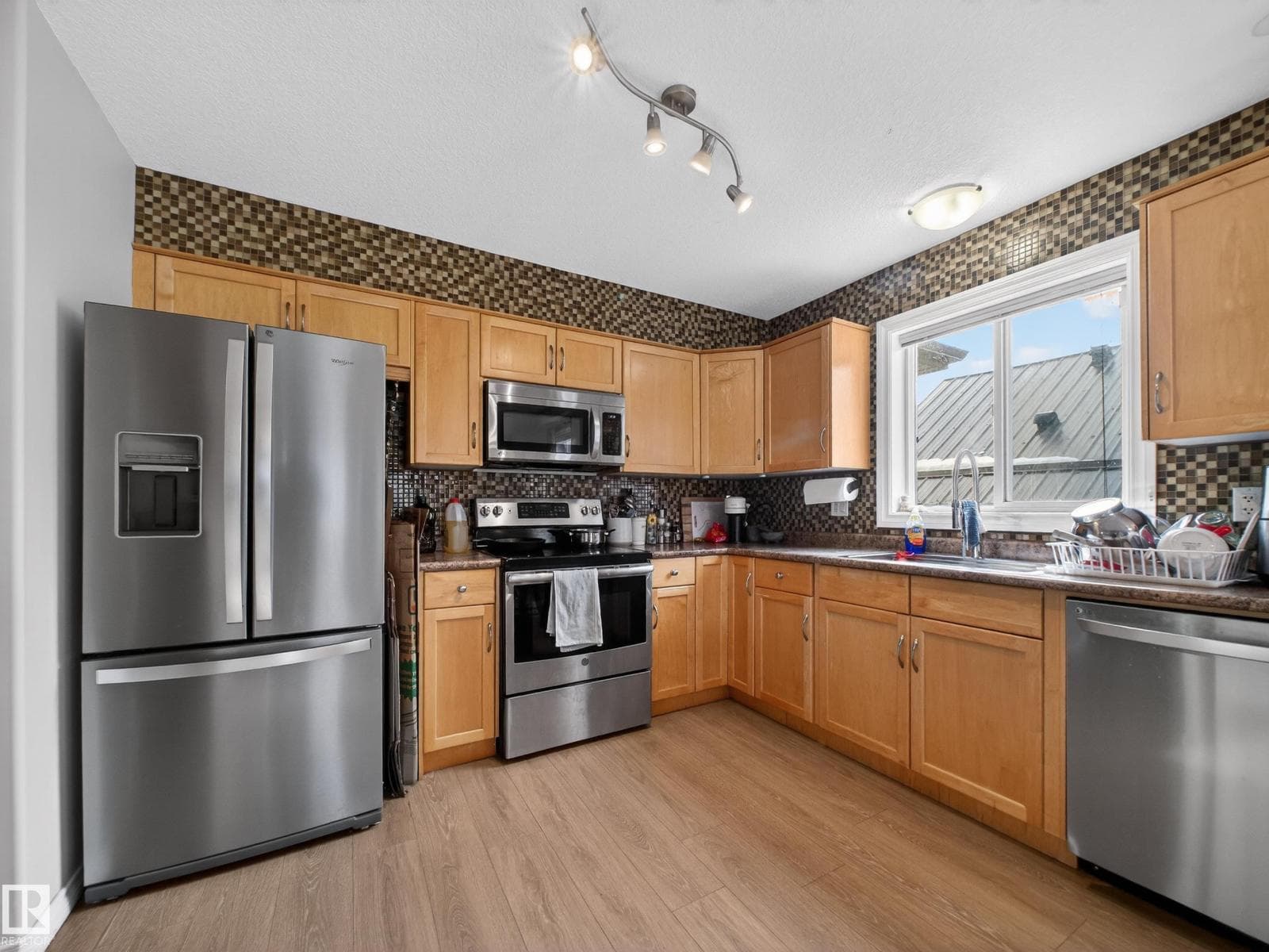 11933 77 ST NW