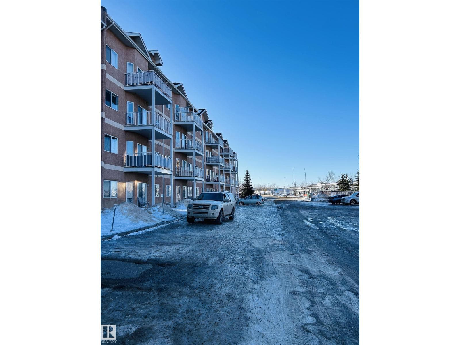 #214 4304 139 AV NW — photo 3