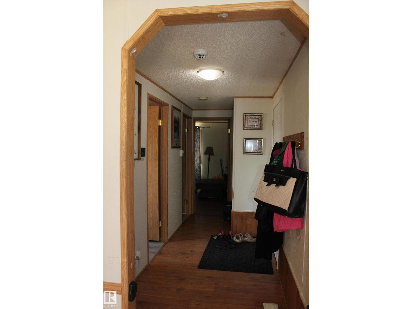 4610 51 AV — photo 3