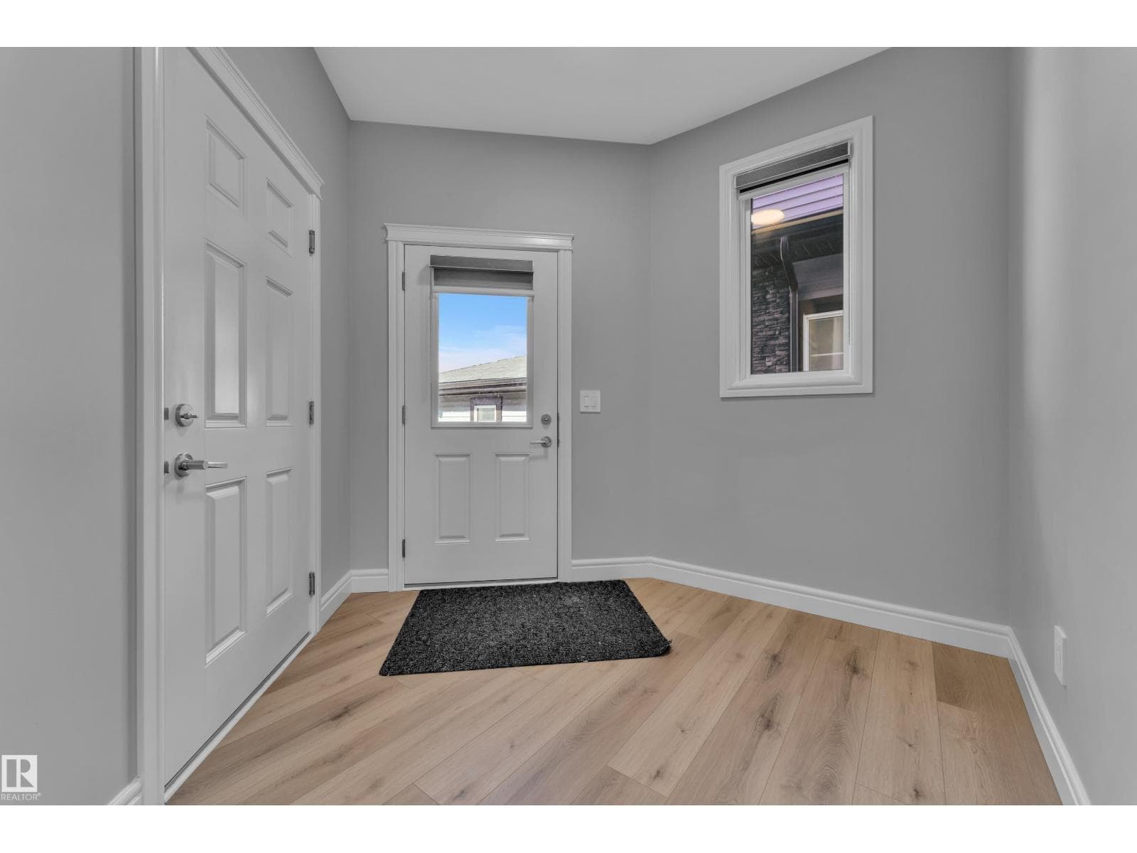 16222 19 AV SW SW — photo 2