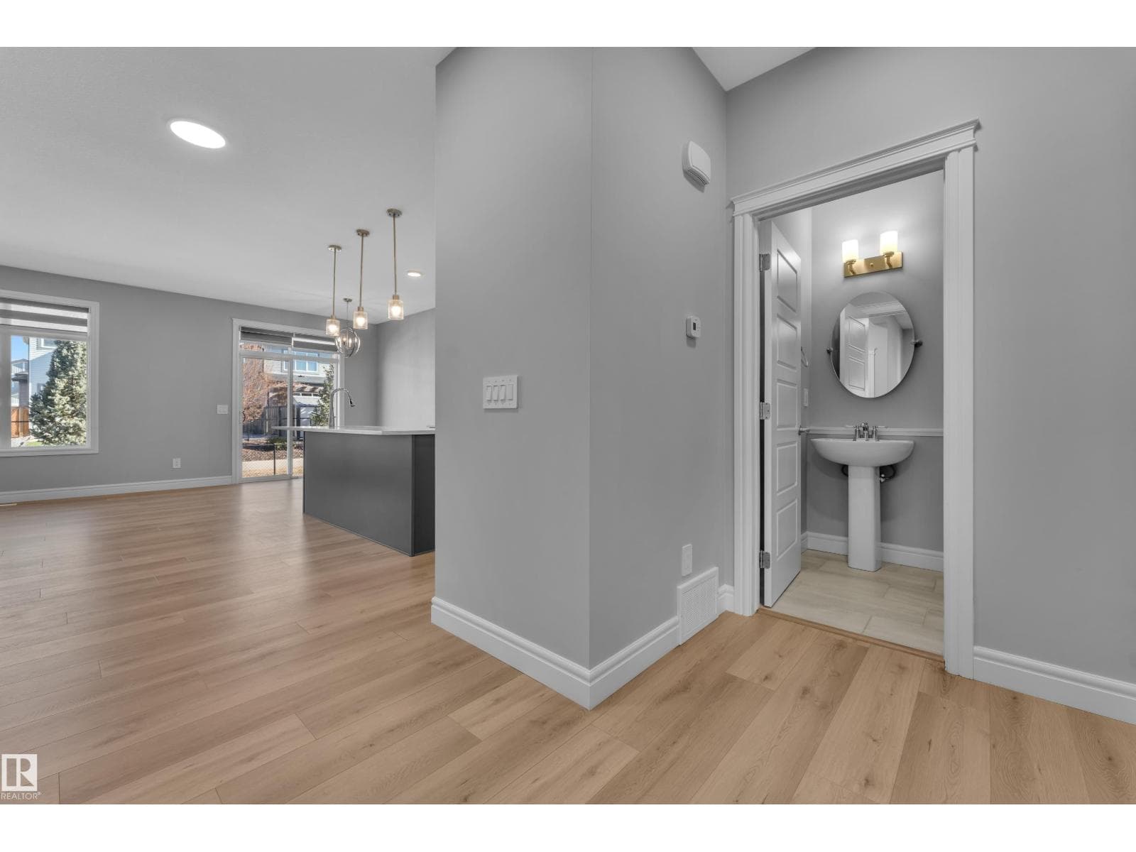 16222 19 AV SW SW — photo 3