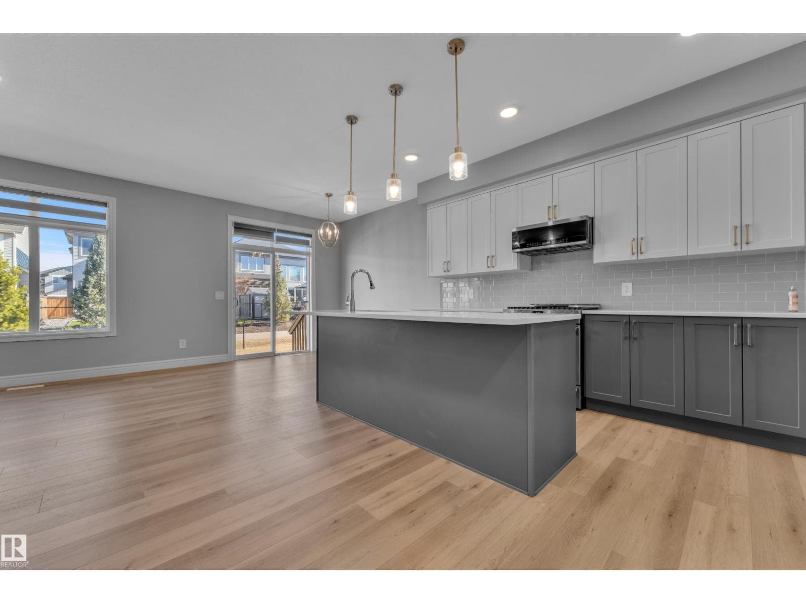 16222 19 AV SW SW — photo 4