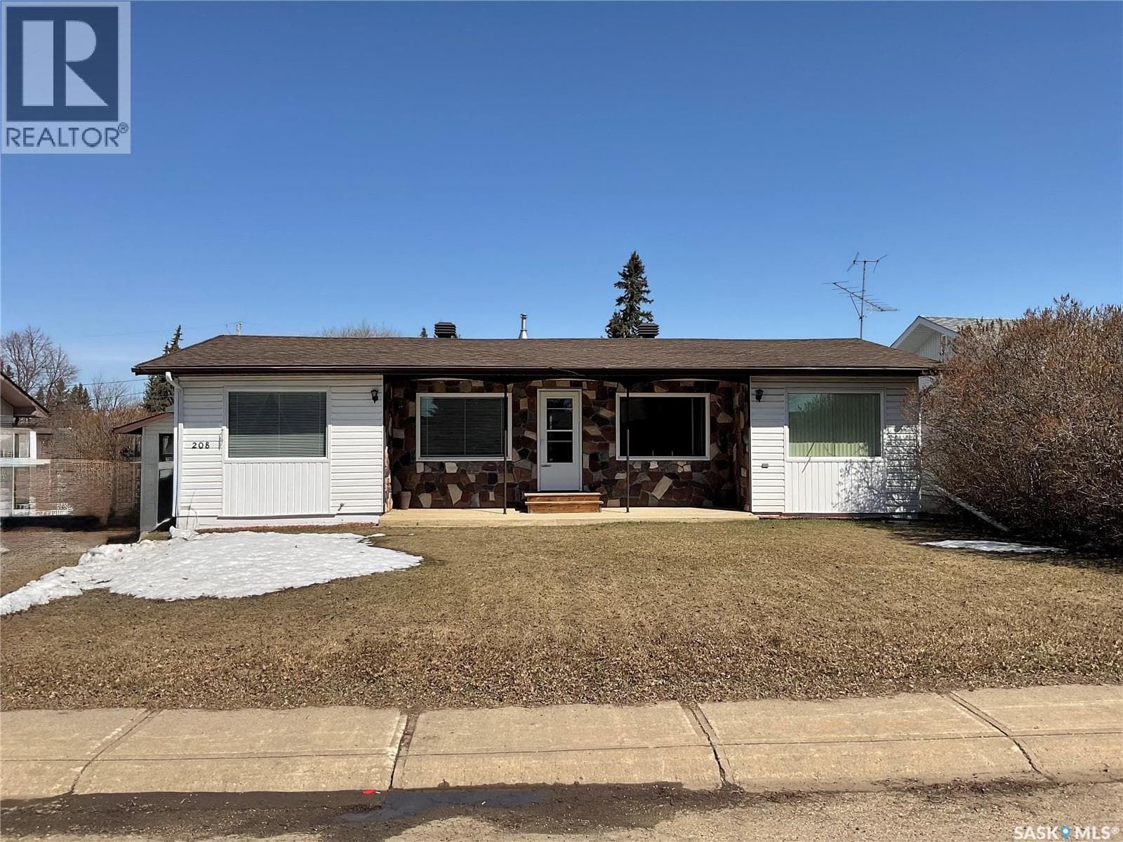 208 5TH STREET S
