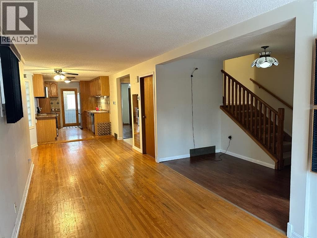 334 3 Avenue NE — photo 4