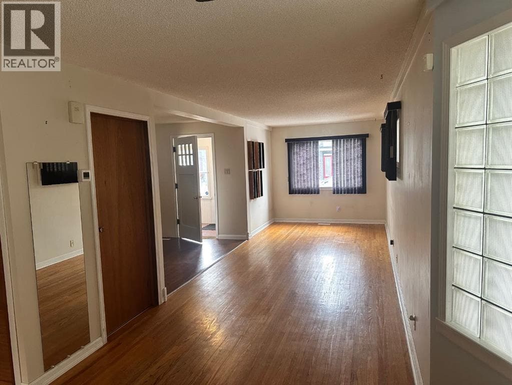 334 3 Avenue NE — photo 3