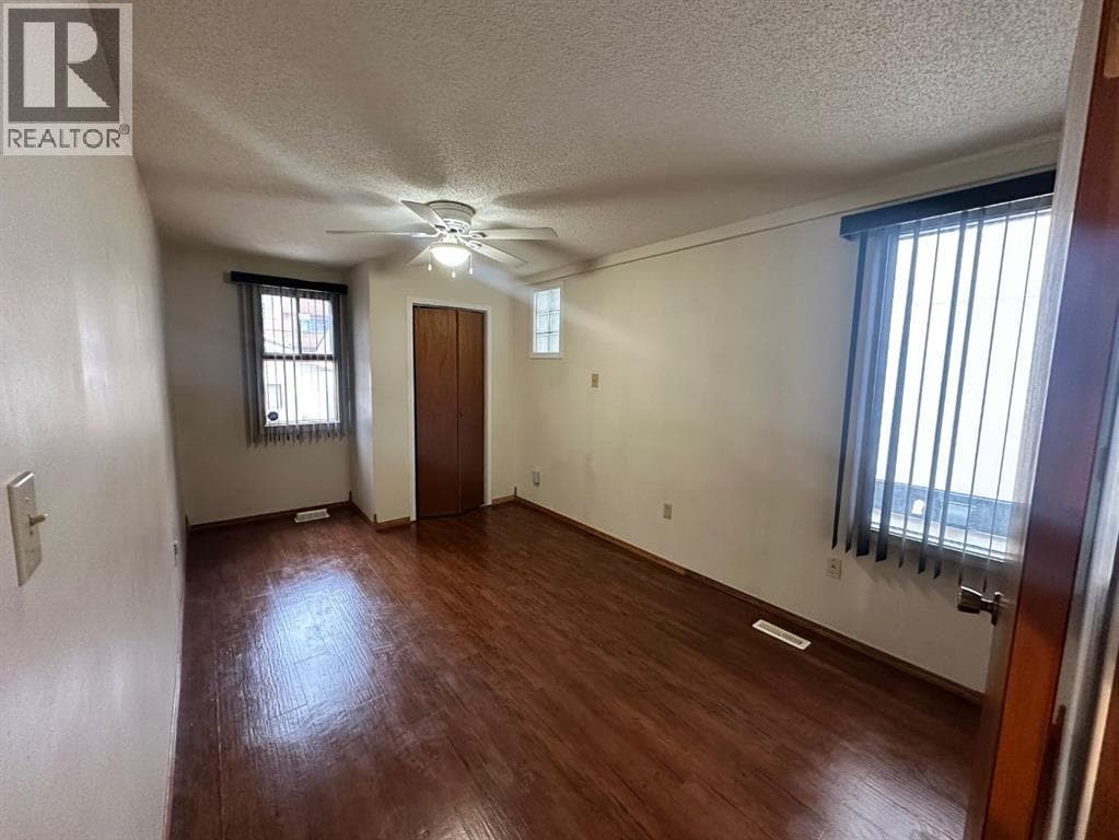 334 3 Avenue NE — photo 5